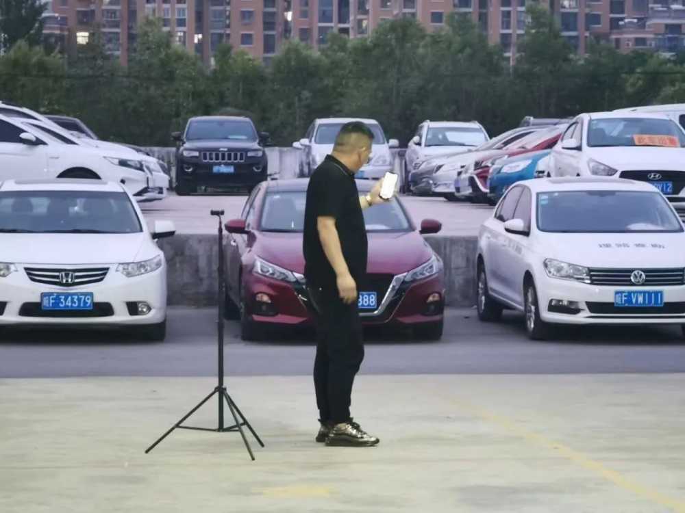 我在<a href='https://www.zhouxiaohui.cn/kuaishou/
' target='_blank'>快手直播</a>卖二手车，40天卖出1300多单 | 新榜专访-第3张图片-周小辉博客